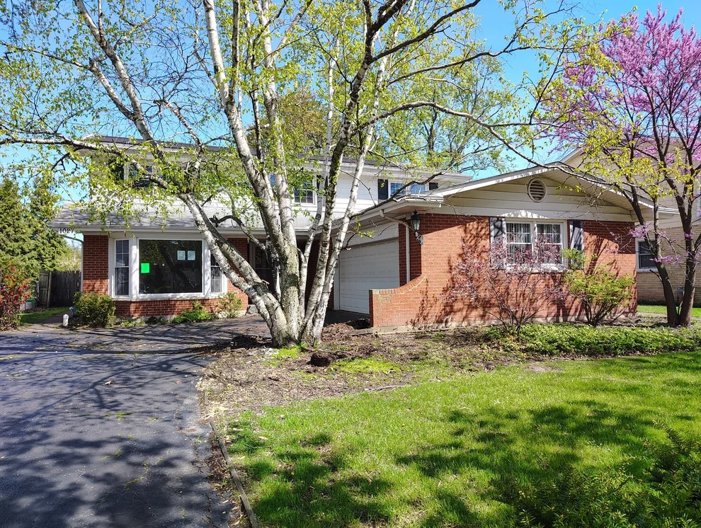 Unit for sale at 1027 Meadowlark Lane, Glenview, IL 60025