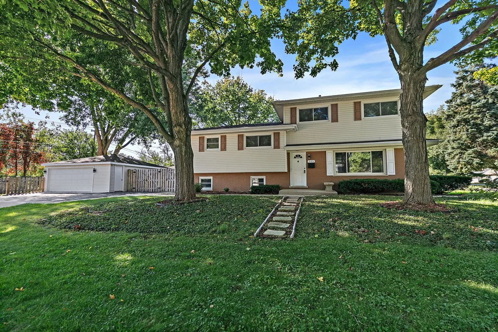 Unit for sale at 555 Lowden Avenue, Glen Ellyn, IL 60137
