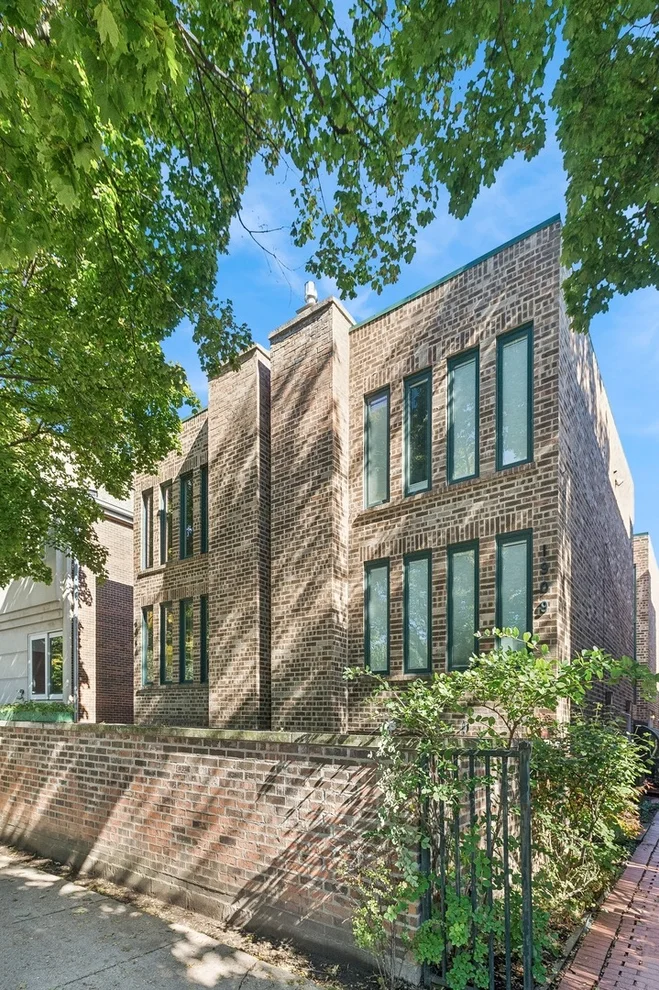 Unit for sale at 1909 N Larrabee Street, Chicago, IL 60614