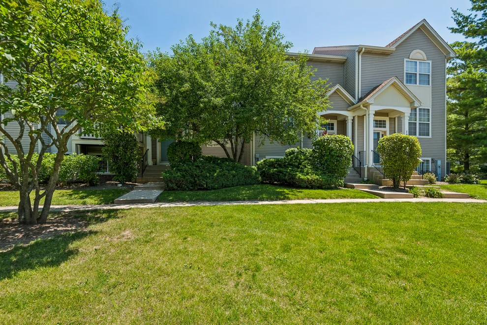 Unit for sale at 1584 Shire Court, Gurnee, IL 60031