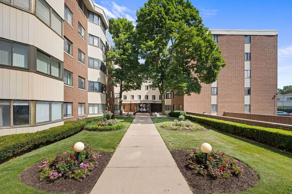 Unit for sale at 5500 Lincoln Avenue, Morton Grove, IL 60053