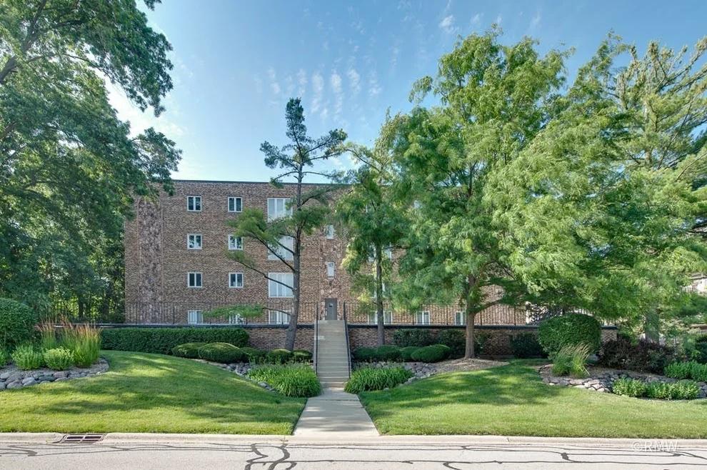 Unit for sale at 467 Hiawatha Trail, Wood Dale, IL 60191