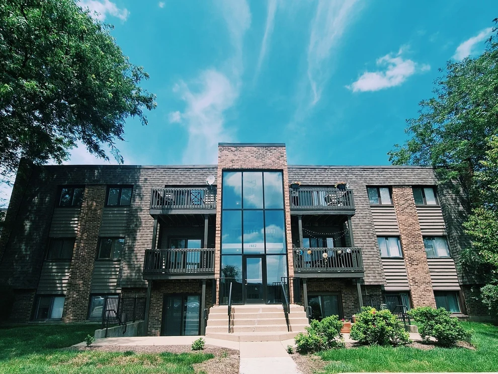 Unit for sale at 1482 Stonebridge Circle, Wheaton, IL 60189