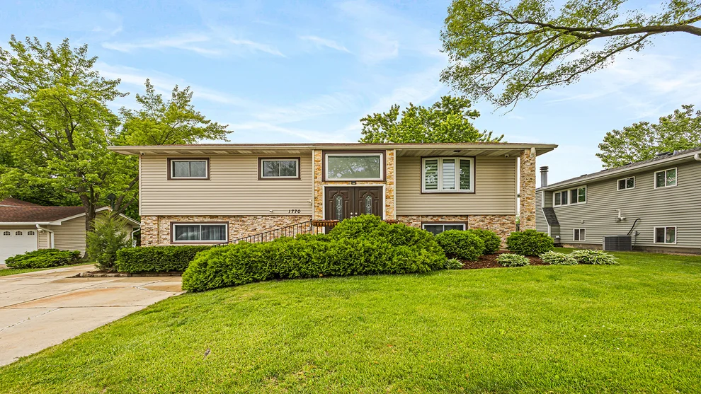 Unit for sale at 1770 N Newport Road, Hoffman Estates, IL 60169