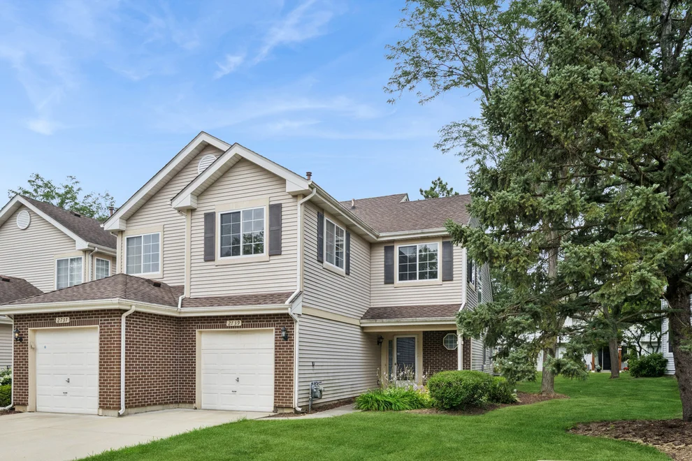 Unit for sale at 2739 Odlum Drive, Schaumburg, IL 60194