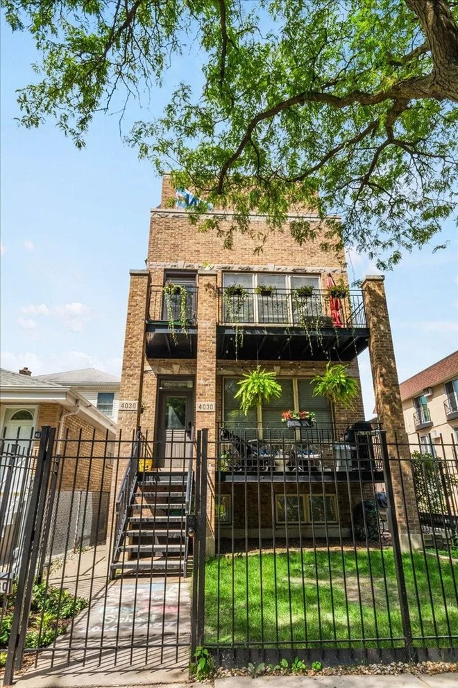 Unit for sale at 4030 N California Avenue, Chicago, IL 60618