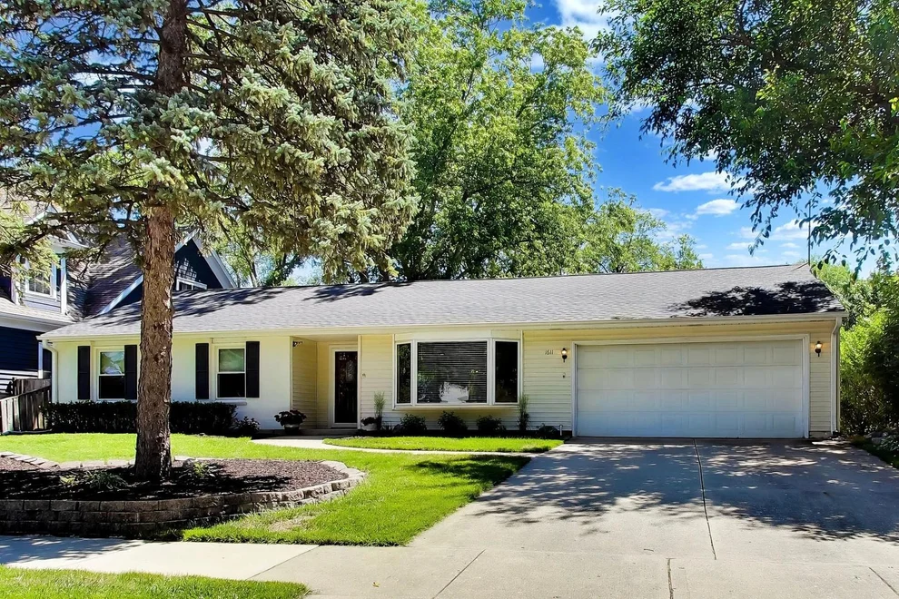 Unit for sale at 1611 N Fernandez Avenue, Arlington Heights, IL 60004