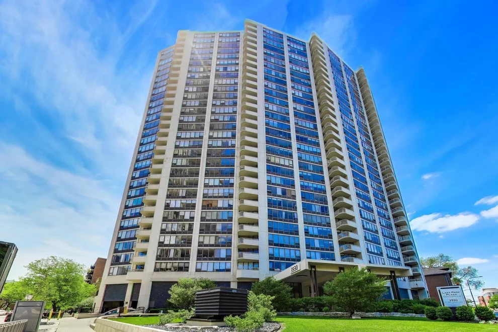 Unit for sale at 3930 N Pine Grove Avenue, Chicago, IL 60613