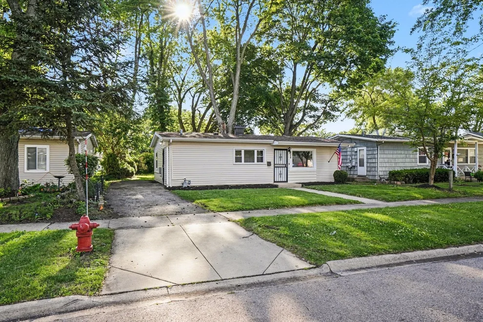 Unit for sale at 828 Taylor Avenue, Aurora, IL 60506