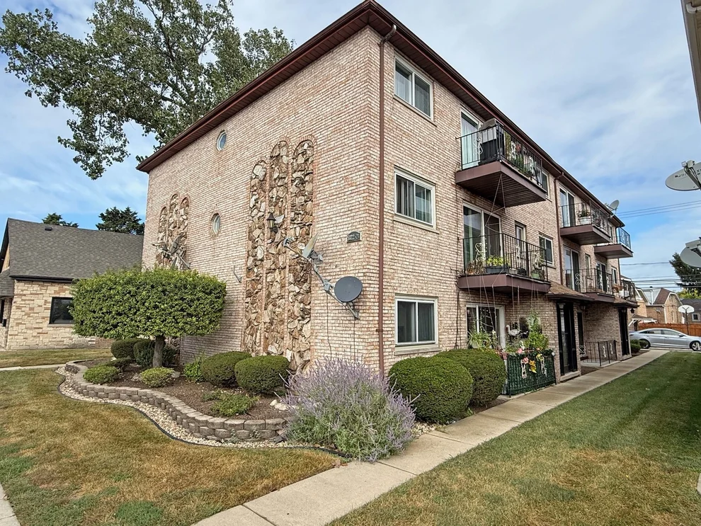 Unit for sale at 5824 S Archer Avenue, Chicago, IL 60638