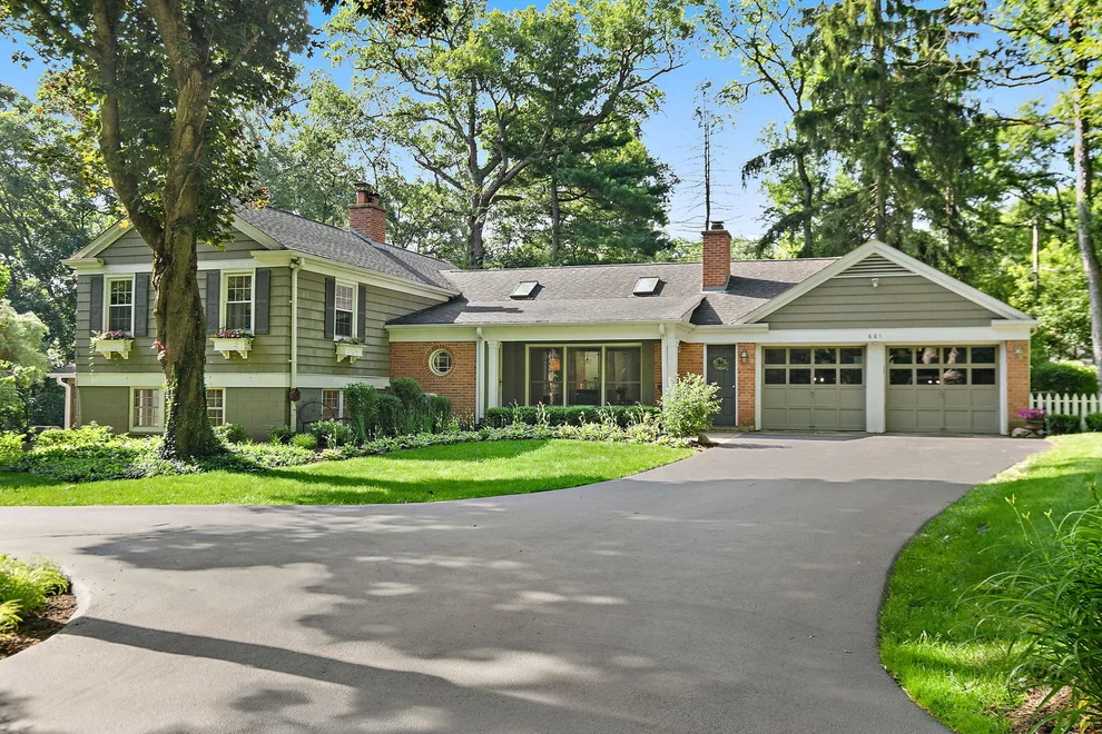 Unit for sale at 601 Brookside Road, North Barrington, IL 60010