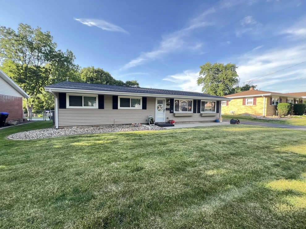 Unit for sale at 326 Rowe Drive, Bloomington, IL 61701
