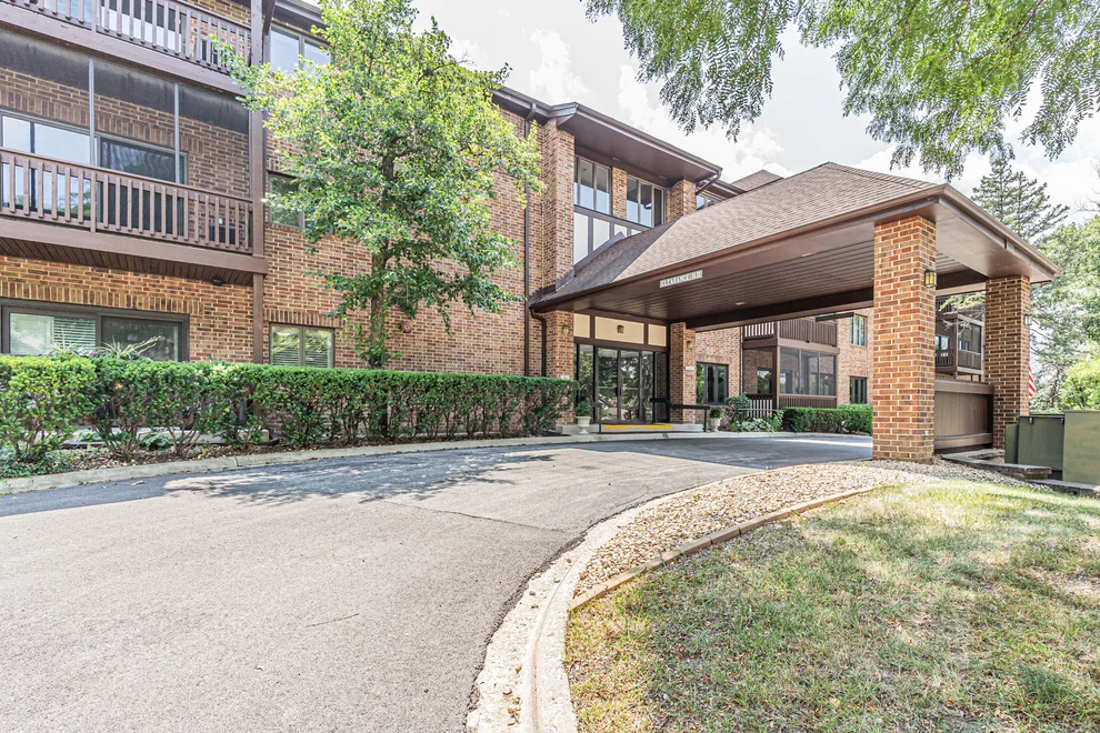 Unit for sale at 7737 W Golf Drive, Palos Heights, IL 60463