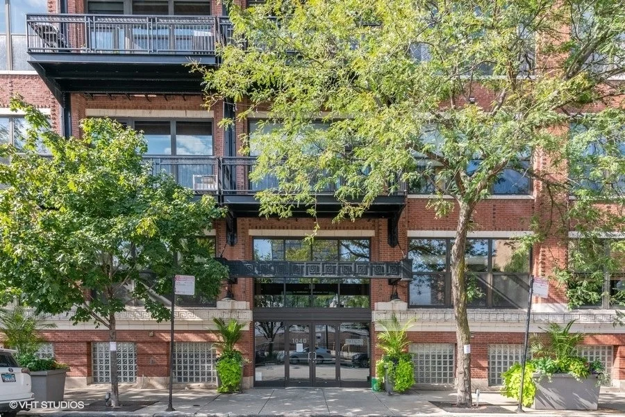 Unit for sale at 1040 W Adams Street, Chicago, IL 60607