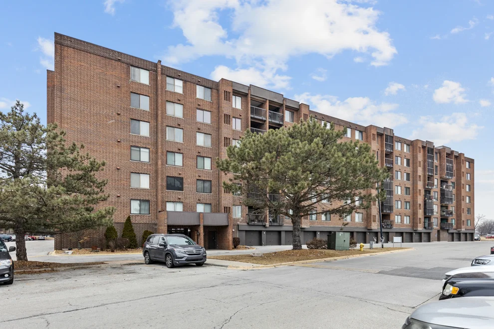 Unit for sale at 500 Park Avenue, Calumet City, IL 60409