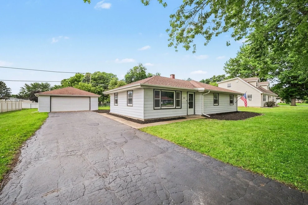 Unit for sale at 4802 Frank Drive, Shorewood, IL 60404