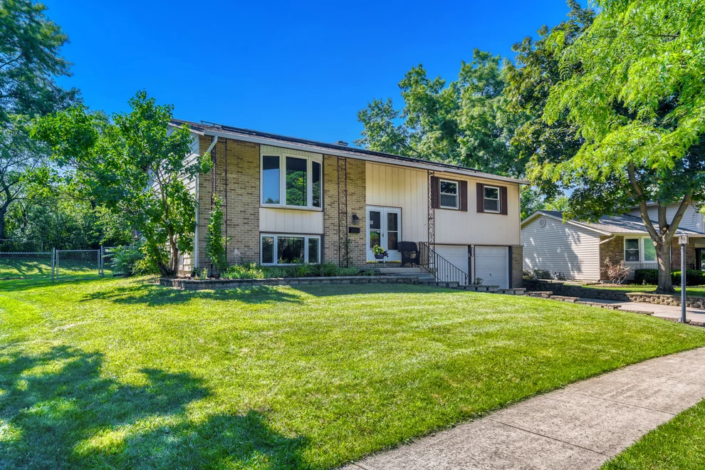 Unit for sale at 1120 Concord Lane, Hoffman Estates, IL 60192
