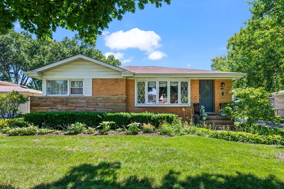 Unit for sale at 705 N DRURY Lane, Arlington Heights, IL 60004