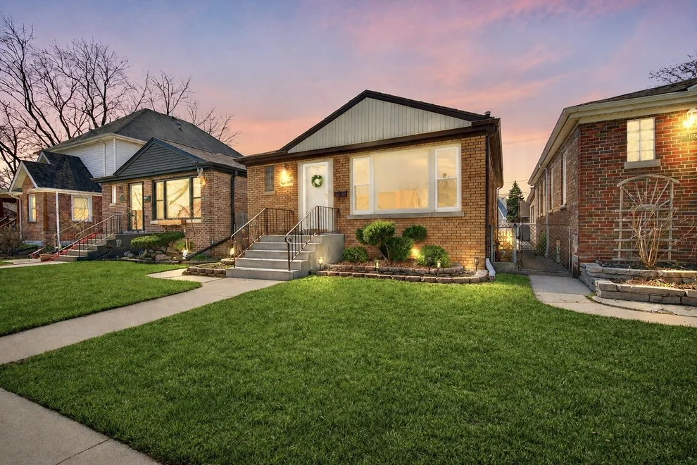 Unit for sale at 10552 S Troy Street, Chicago, IL 60655