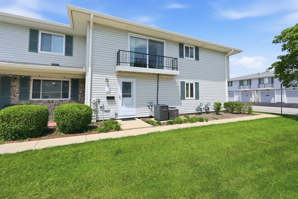 Unit for sale at 220 Sagamore Court, Schaumburg, IL 60194