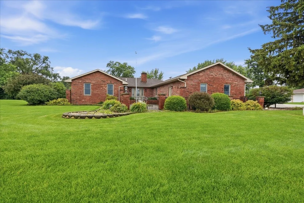 Unit for sale at 404 Clayton Drive, Watseka, IL 60970