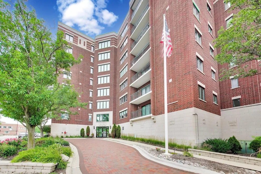 Unit for sale at 201 N Vail Avenue, Arlington Heights, IL 60004