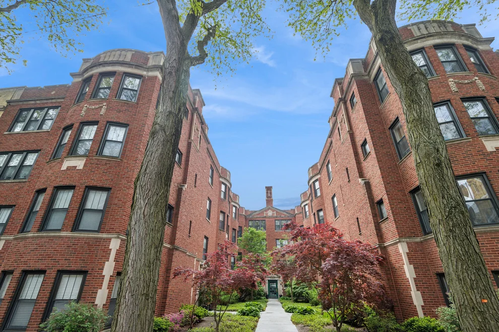 Unit for sale at 1427 W Elmdale Avenue, Chicago, IL 60660