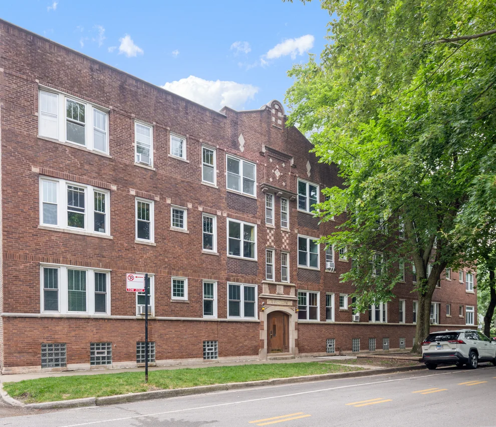 Unit for sale at 1469 W Berteau Avenue, Chicago, IL 60613