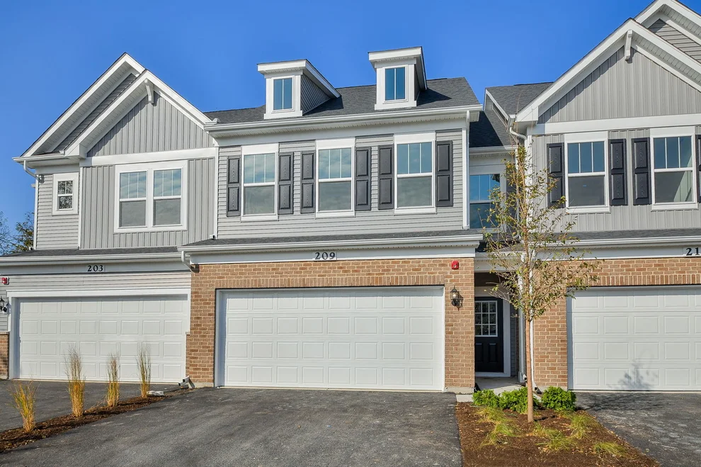 Unit for sale at 209 Weirich Way, Batavia, IL 60510