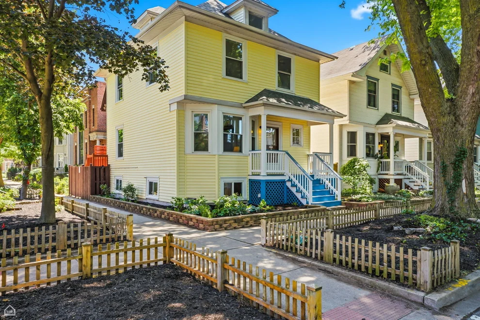 Unit for sale at 3757 N Bosworth Avenue, Chicago, IL 60613