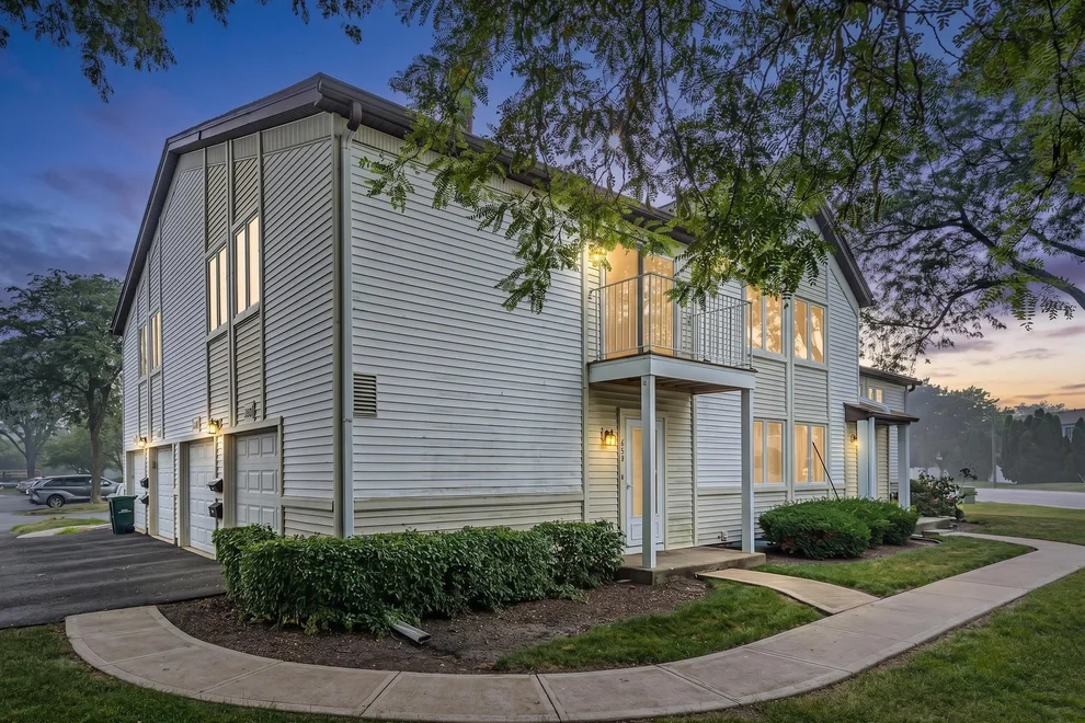Unit for sale at 608 Inverrary Lane, Deerfield, IL 60015