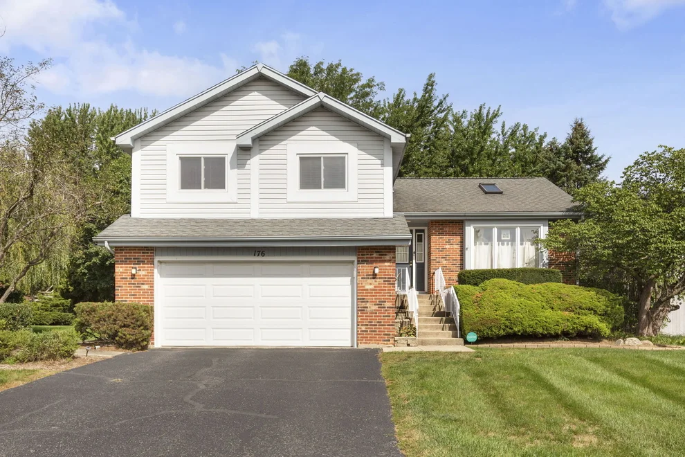 Unit for sale at 176 Denberry Court, Lake Zurich, IL 60047