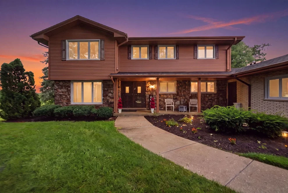 Unit for sale at 8430 Carriage Green Drive, Darien, IL 60561