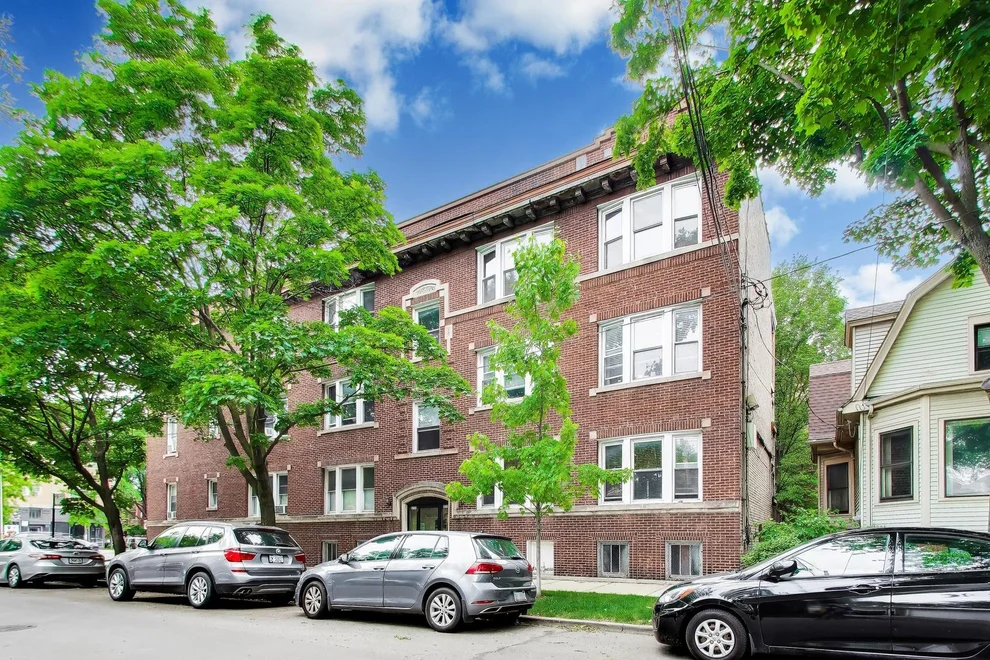 Unit for sale at 5712 N Wayne Avenue, Chicago, IL 60660