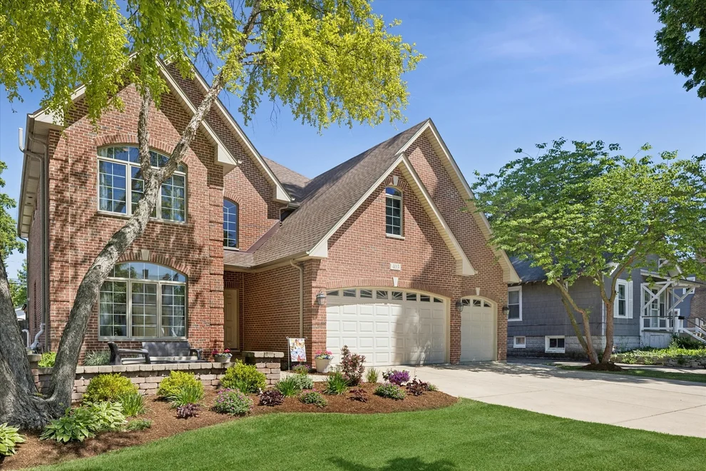 Unit for sale at 403 S Fairview Avenue, Elmhurst, IL 60126