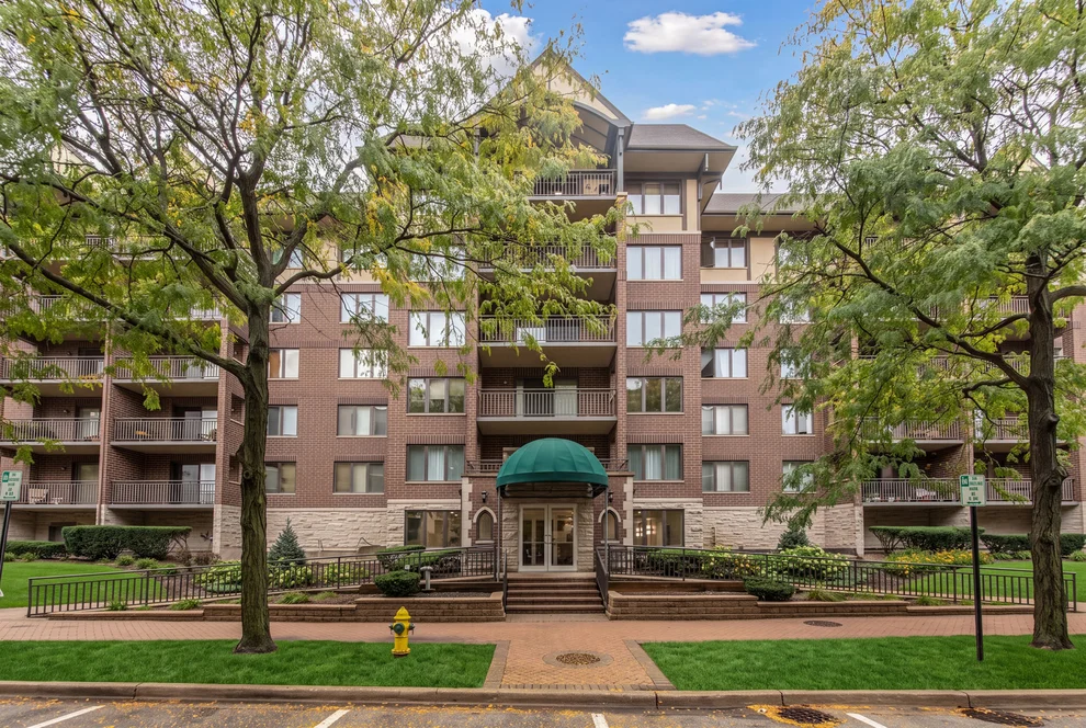 Unit for sale at 10 S Wille Street, Mount Prospect, IL 60056