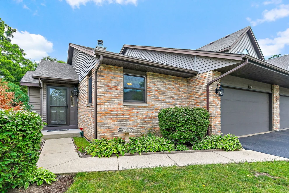 Unit for sale at 17 Garden Crescent Court, Elgin, IL 60123