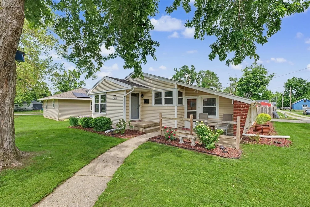 Unit for sale at 305 N Court Street, Tuscola, IL 61953