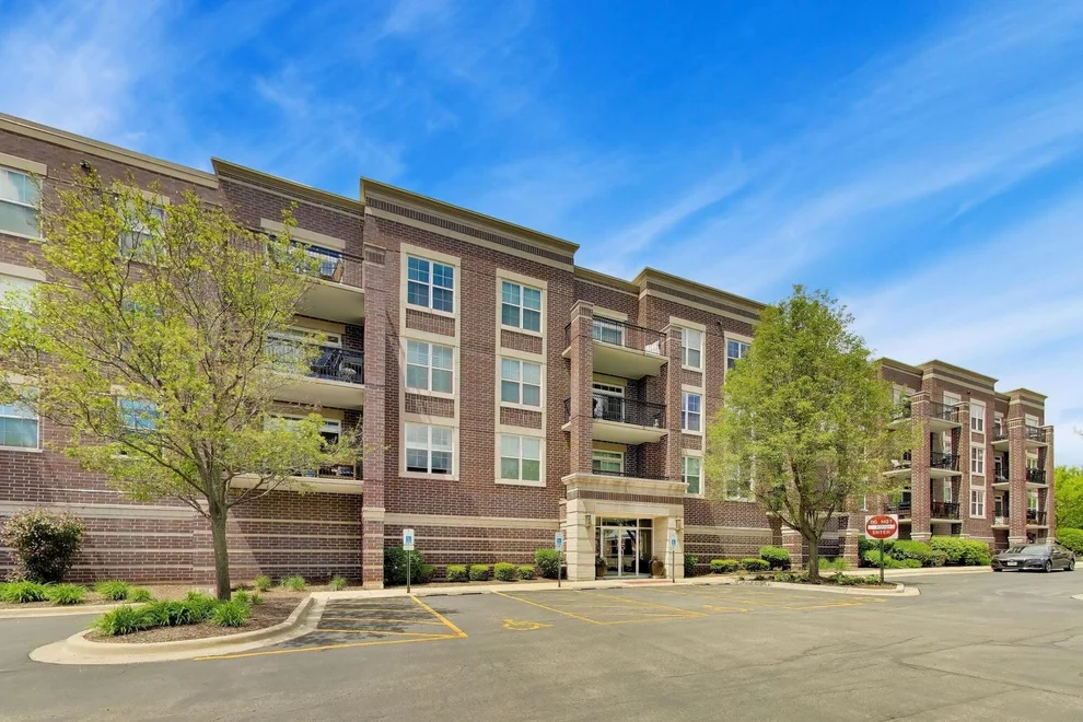 Unit for sale at 50 S Greeley Street, Palatine, IL 60067
