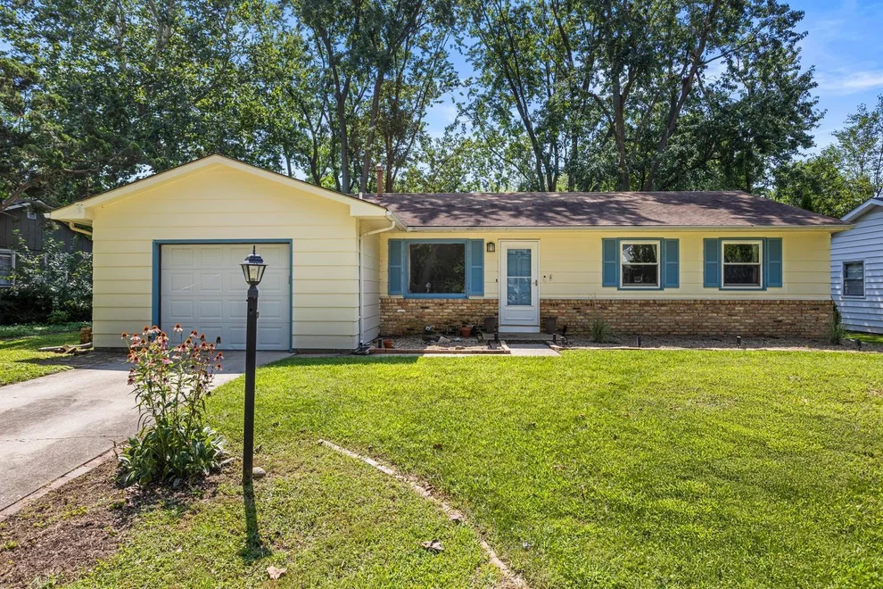 Unit for sale at 2305 GLENOAK Drive, Champaign, IL 61821