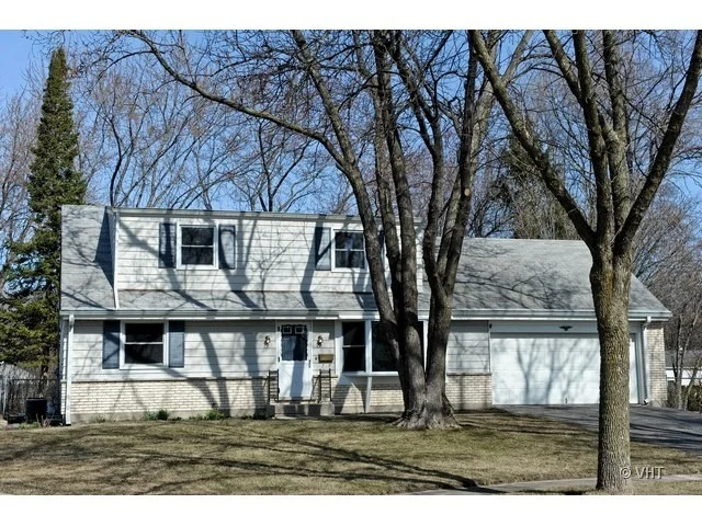 Unit for sale at 8 Greenwood Court N, BUFFALO GROVE, IL 60089