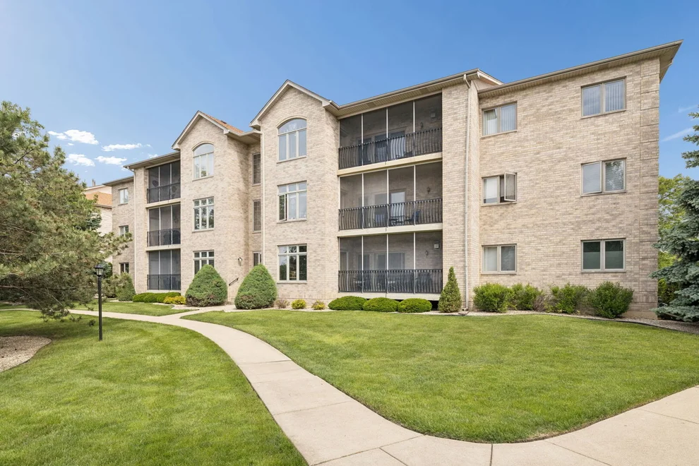 Unit for sale at 6321 Pine Ridge Court, Tinley Park, IL 60477