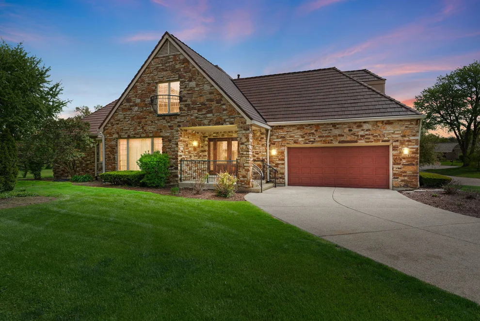 Unit for sale at 910 Red Fox Lane, Oak Brook, IL 60523