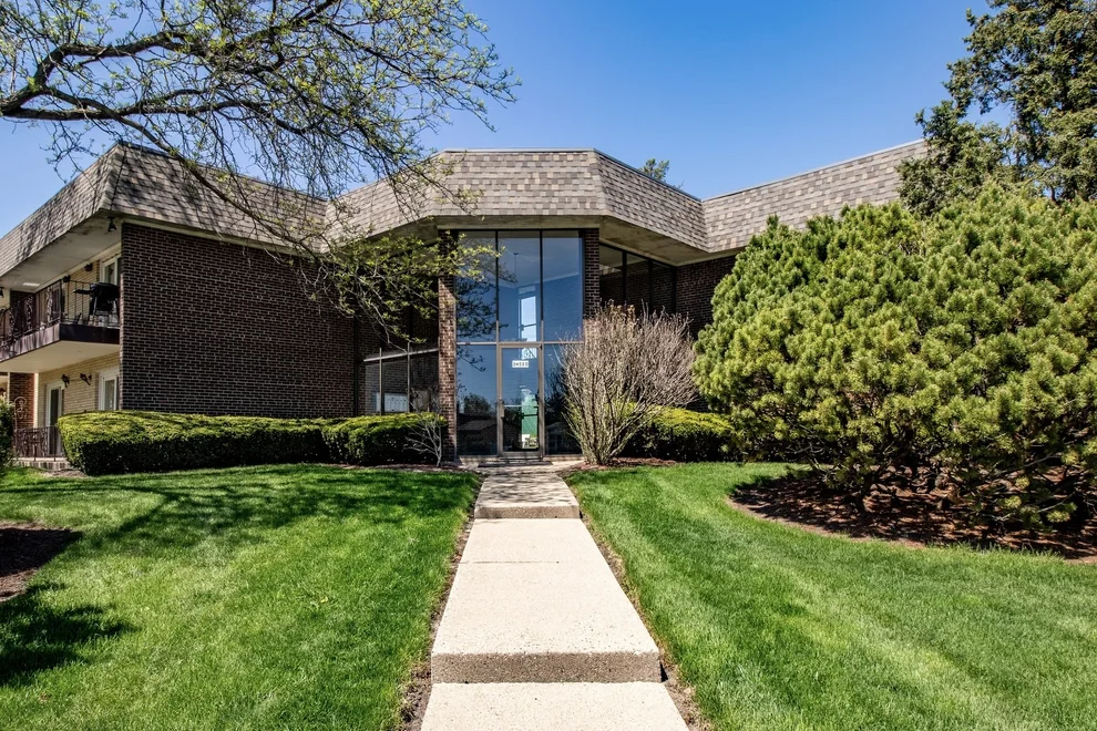 Unit for sale at 3N550 CROWN Road, Elmhurst, IL 60126