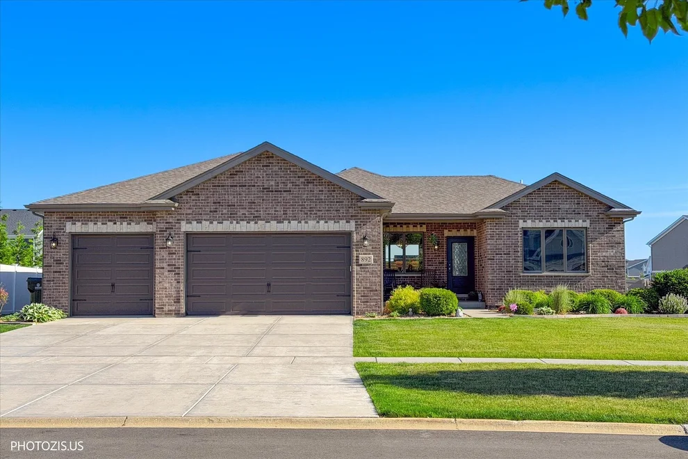 Unit for sale at 892 W Woodlawn Road, New Lenox, IL 60451