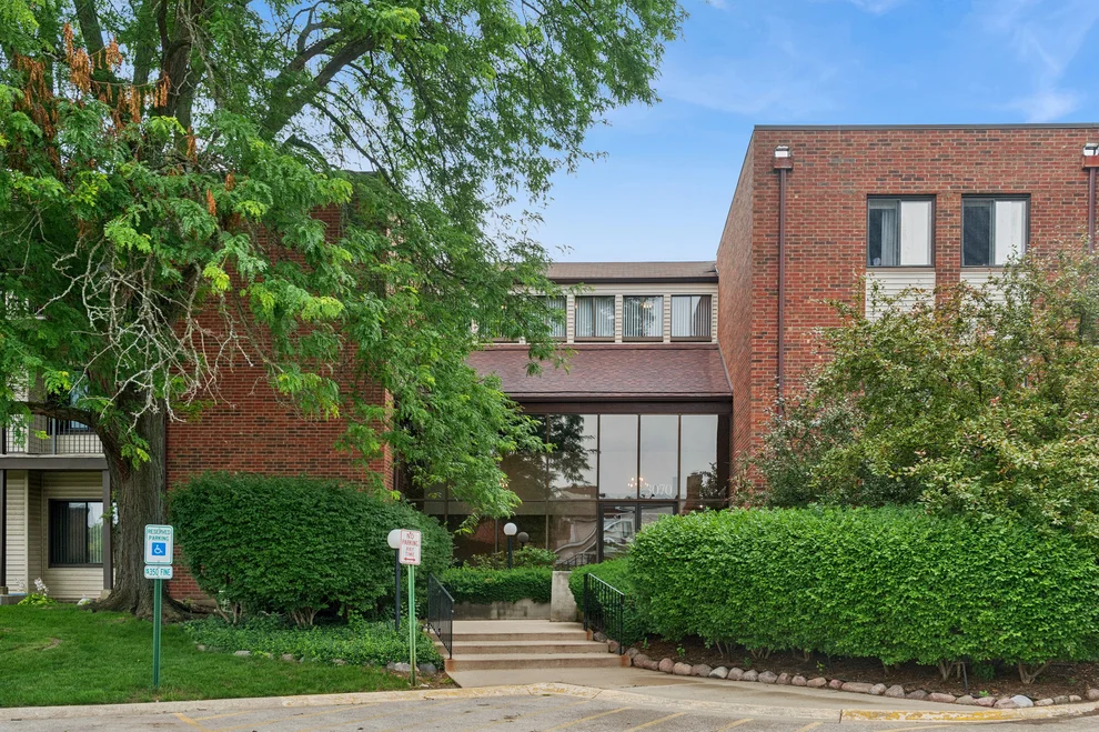 Unit for sale at 3070 Pheasant Creek Drive, Northbrook, IL 60062