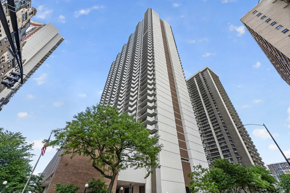 Unit for sale at 6033 N Sheridan Road, Chicago, IL 60660