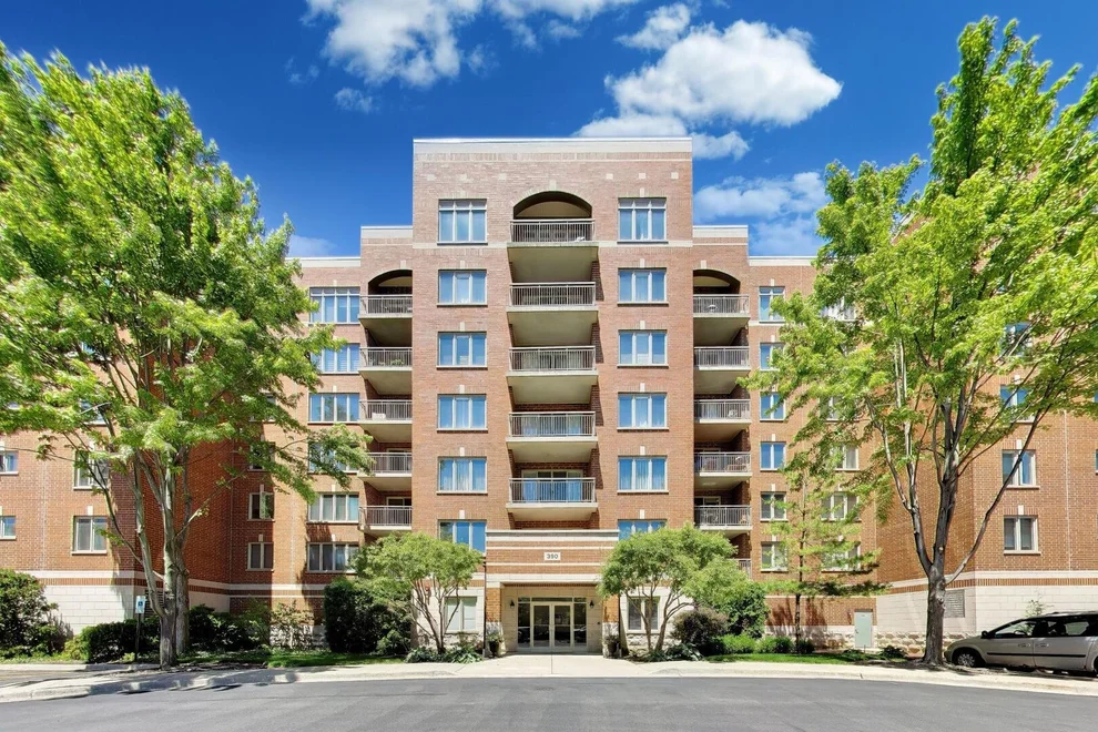 Unit for sale at 390 S Western Avenue, Des Plaines, IL 60016