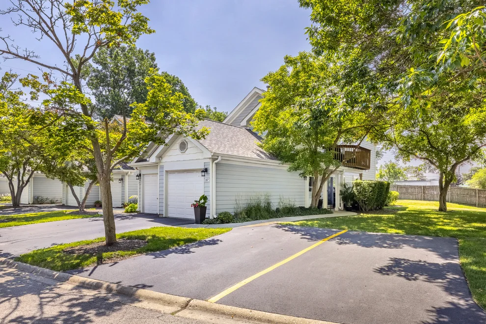 Unit for sale at 367 W Hamilton Lane, Palatine, IL 60067