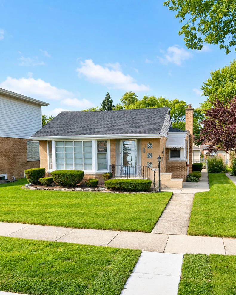 Unit for sale at 5216 Dobson Street, Skokie, IL 60077
